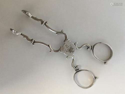 A pair of Georgian silver scissor-action sugar nip