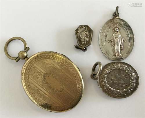 A silver medallion locket etc. Est. £20 - £30.