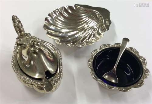 A scallop-shaped silver butter dish together with