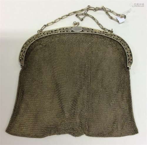 A good quality Continental silver purse decorated