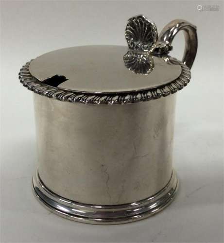 A Georgian-style silver drum mustard with gadroon