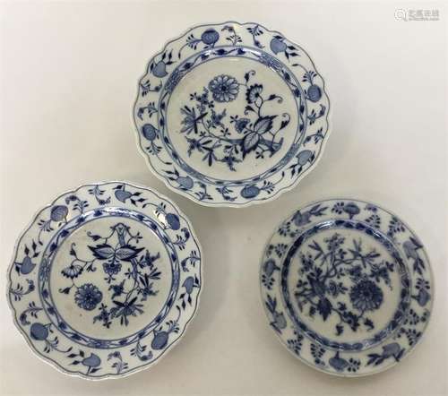 A Meissen blue and white onion pattern shallow dis