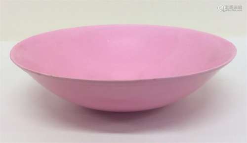 A bright pink-ground fine porcelain bowl. Approx.