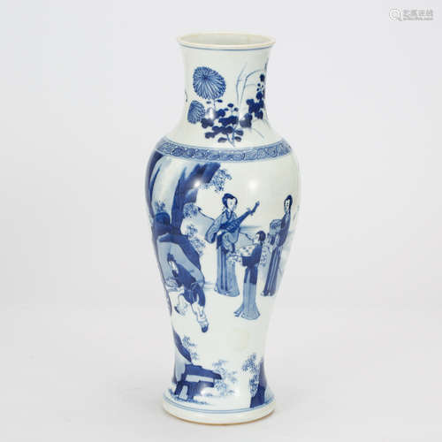 CHINESE BLUE AND WHITE PORCELAIN VASE