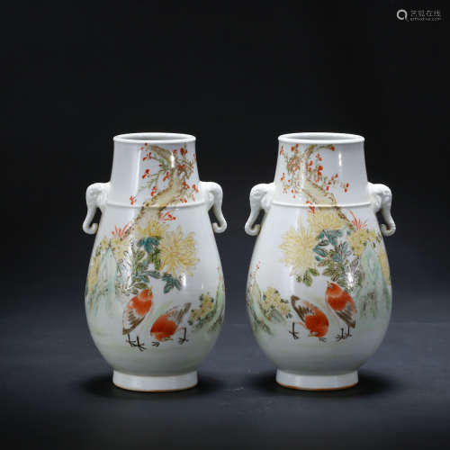 CHINESE PAIR OF FAMILLE ROSE PORCELAIN VASE