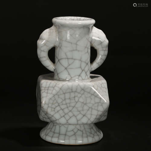 CHINESE CRACKLE GLAZED PORCELAIN VASE