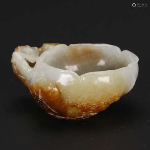 CHINESE JADE CARVED WATER COUPE WITH RUSSET