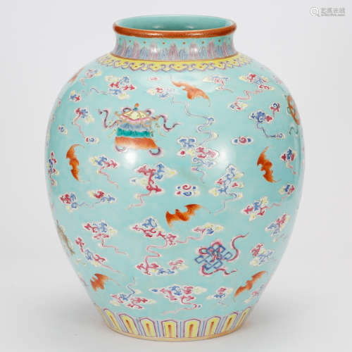 CHINESE FAMILLE ROSE PORCELAIN VASE