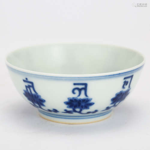 CHINESE BLUE AND WHITE PORCELAIN BOWL