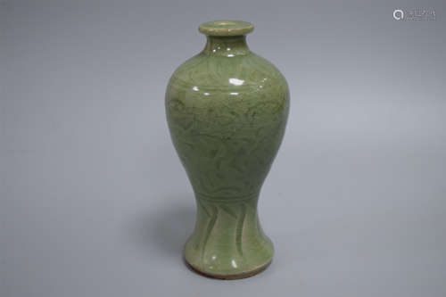 CHINESE PORCELAIN CELADON GLAZE ENGRAVED FLOWER MEIPING VASE