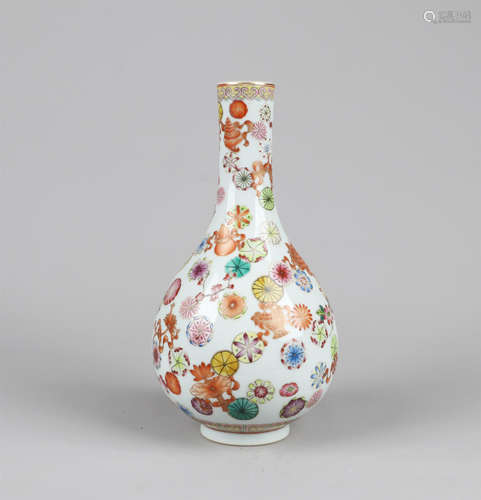 CHINESE PORCELAIN FAMILLE ROSE ROUND FLOWER VASE