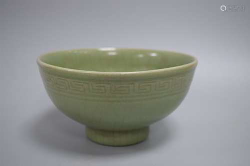 CHINESE PORCELAIN CELADON GLAZE ENGRAVED FLOWER BOWL MING DYNASTY