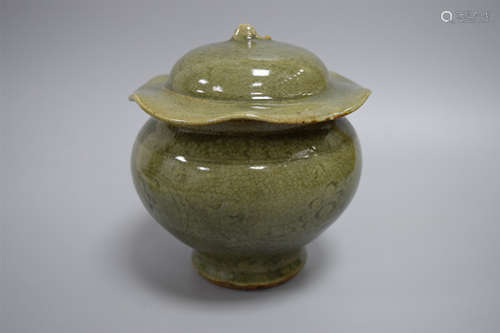 CHINESE PORCELAIN CELADON LIDDED JAR