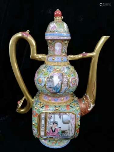 A GILT-DECORATED FAMILLE ROSE EWER