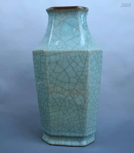 A GUAN-TYPE FACETED VASE, QIANLONG MARK