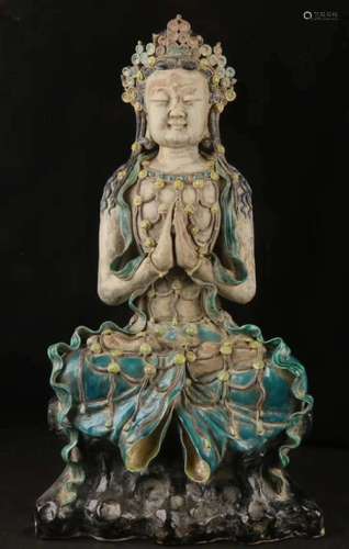 A PORCELAIN FIGURE OF GUANYIN