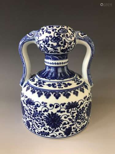 A BLUE AND WHITE MOON FLASK VASE, QIANLONG MARK