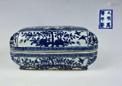 A BLUE AND WHITE BOX AND COVER, WANGLI MARK