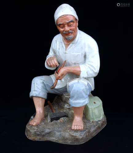 A PORCELAIN STATUE OF AN OLD MAN