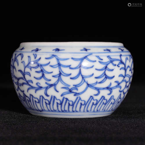 CHINESE BLUE AND WHITE FOLIAGE WATER COUPE
