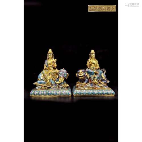 A PAIR OF CLOISONNE ENAMEL BUDDHA