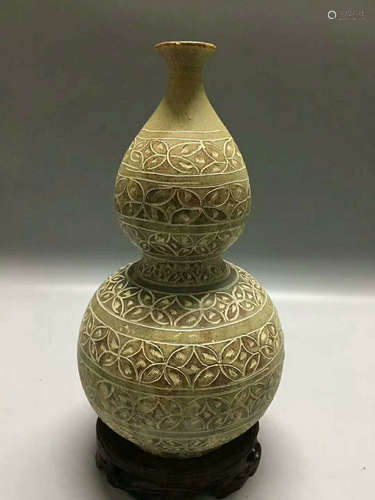 A CIZHOUYAO GOURD-SHAPED VASE