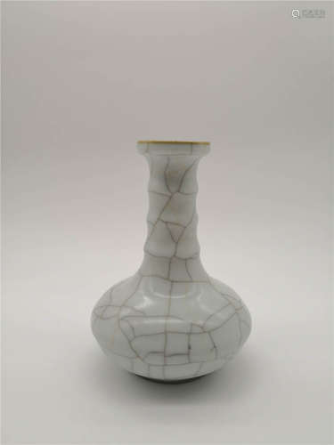 Song Style, Guan Ware, Long-necked Celadon Bottle Vase With Ice Crakle