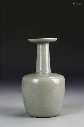 Chinese Song Dynasty Lung Quan Vase