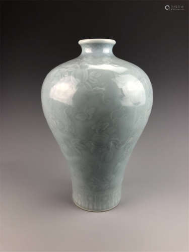 China, Green Glaze Meiping Vase