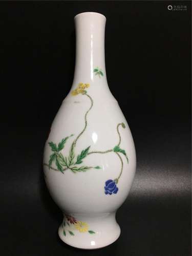 China, Famille Rose Vase