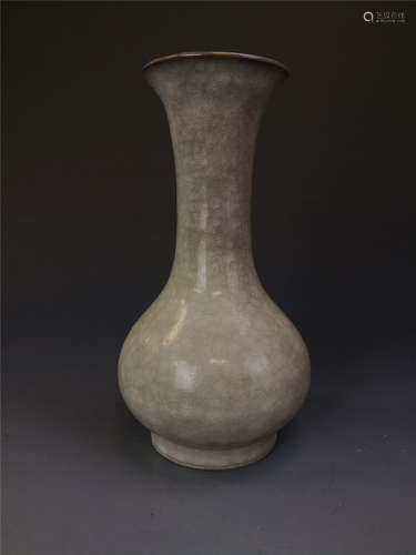 China, Official Ware, Long-necked Celadon Bottle Vase With Ice Crakle