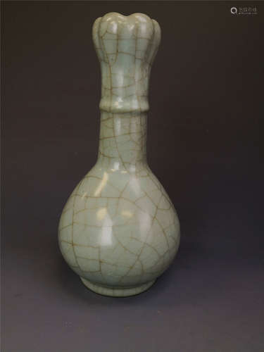 China, Official Ware, Garlic-mouth Bottle Vase