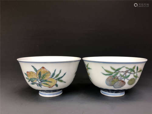 China, A Pair Of Wucai Bowls Designed With Fruit, Qianlong Period