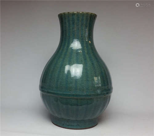 China,Longquan Kiln Melon  Edge Bunching Vase