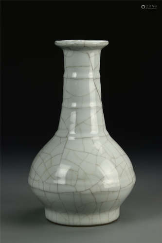 Chinese Ge Yao Vase