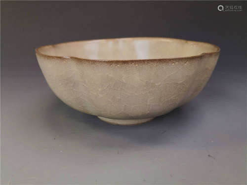 China,Guan Ware, Ice Crakle Bowl Of Lobed Form