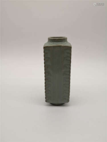 Chinese Lung Quan Ware Cong  Vase