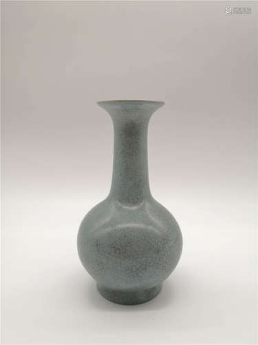 China, Official Ware, Long-necked Celadon Bottle Vase With Ice Crakle