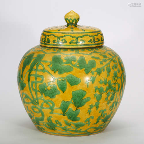 CHINESE YELLOW GROUND GREEN GLAZED COVER JAR