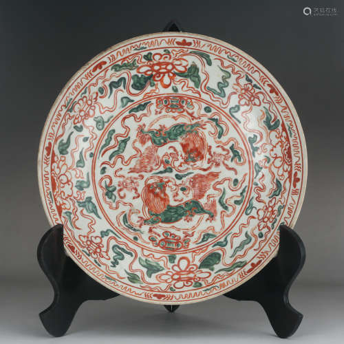 CHINESE GREEN AND RED GLAZED PORCELAIN CHARGER