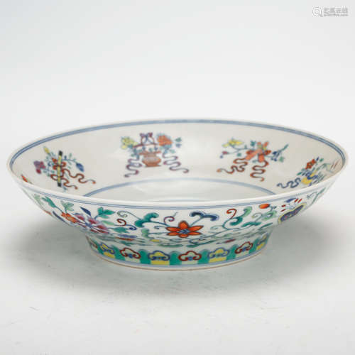 CHINESE DOUCAI PORCELAIN PLATE