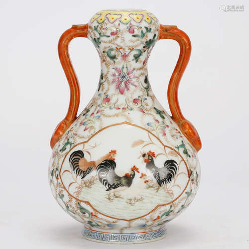 CHINESE FAMILLE ROSE PORCELAIN VASE