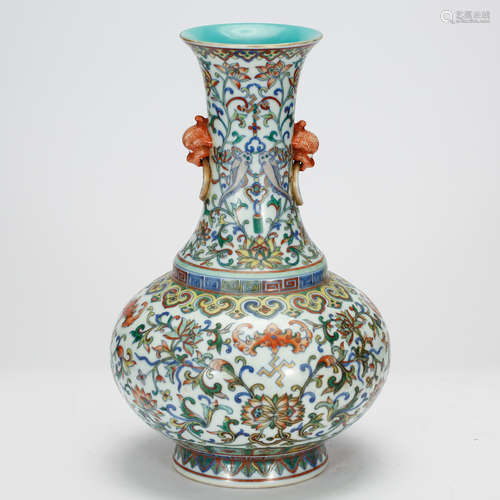 CHINESE DOUCAI PORCELAIN VASE