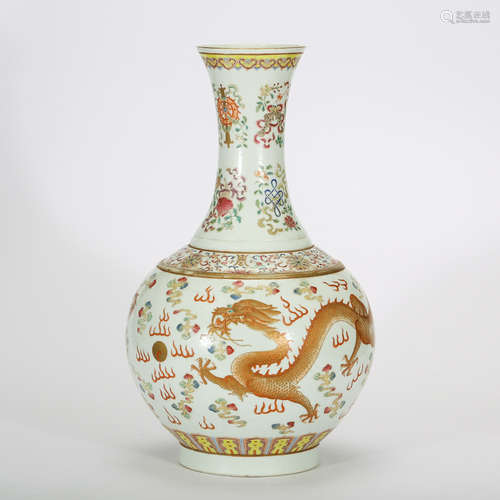 CHINESE FAMILLE ROSE PORCELAIN VASE