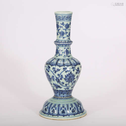 CHINESE BLUE AND WHITE PORCELAIN VASE