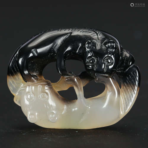 CHINESE AGATE CARVED TWO CATS