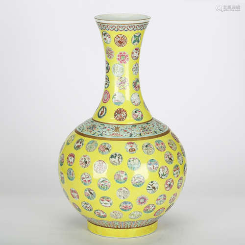 CHINESE FAMILLE ROSE PORCELAIN VASE