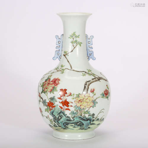 CHINESE FAMILLE ROSE PORCELAIN VASE