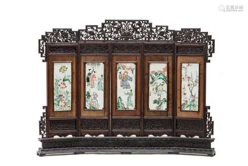 A FIVE-PANEL PORCELAIN MOUNTED TABLE SCREEN