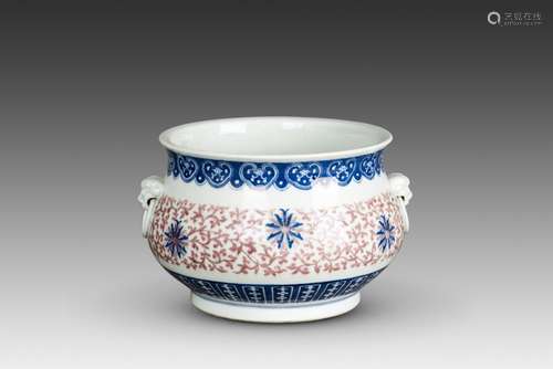 A BLUE AND WHITE AND IRON RED CENSER, QING DYNASTY, DAOGUANG PERIOD